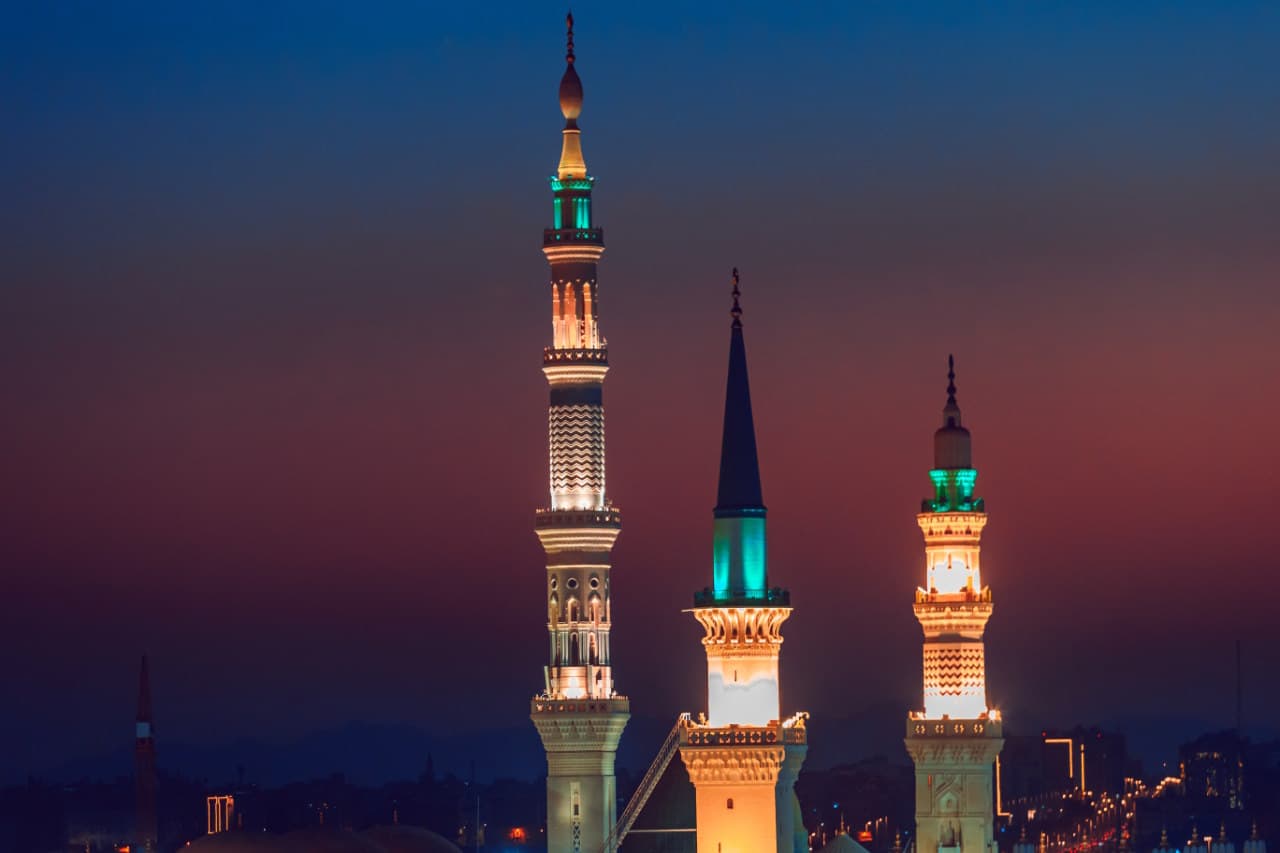 A tour of Mount Uhud, the Martyrs' Cemetery, and the Ali ibn Abi Talib Mosque