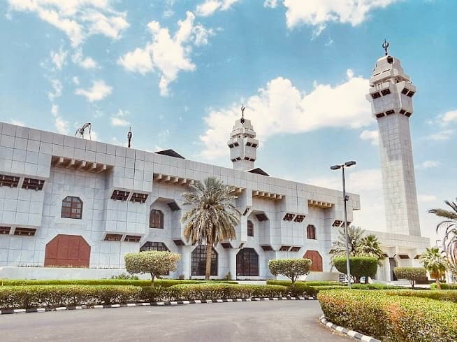 A historical and spiritual tour of Mecca - including a visit to Ain Zubaydah and Al-Tan'im Mosque