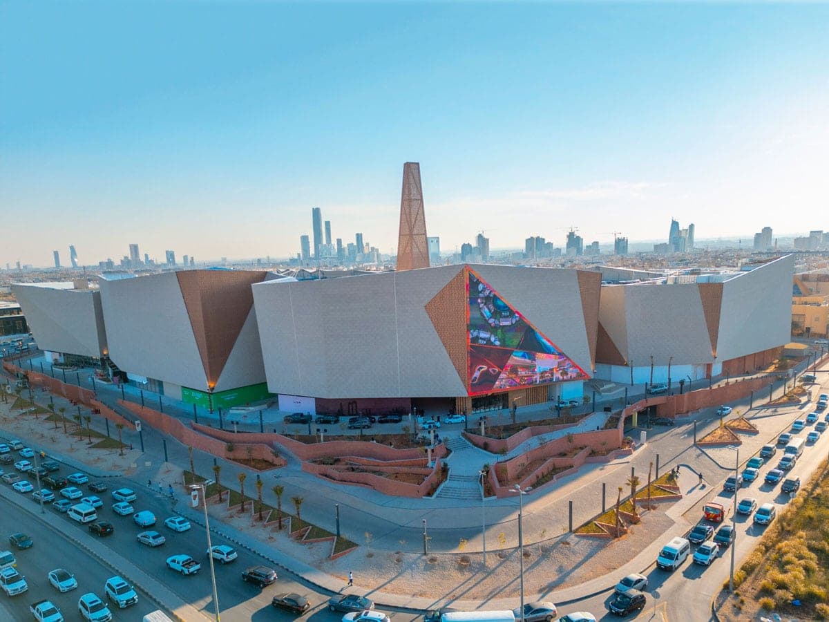 استكشف الرياض برحلة تنطلق من جدة وتنتهي في الرياض خلال ثلاث أيام