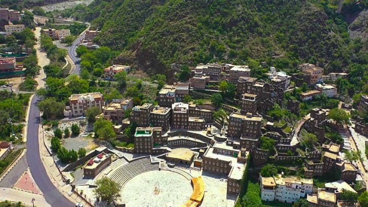 من الرياض إلى أبها برنامج يشمل الإقامة والتنقلات وجولات سياحية 