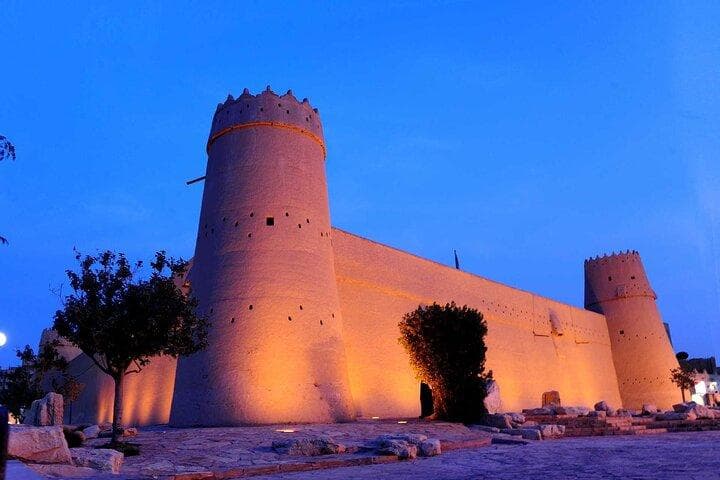 الرياض: جولة VIP في اهم معالم الرياض لشخصين مع وجبة