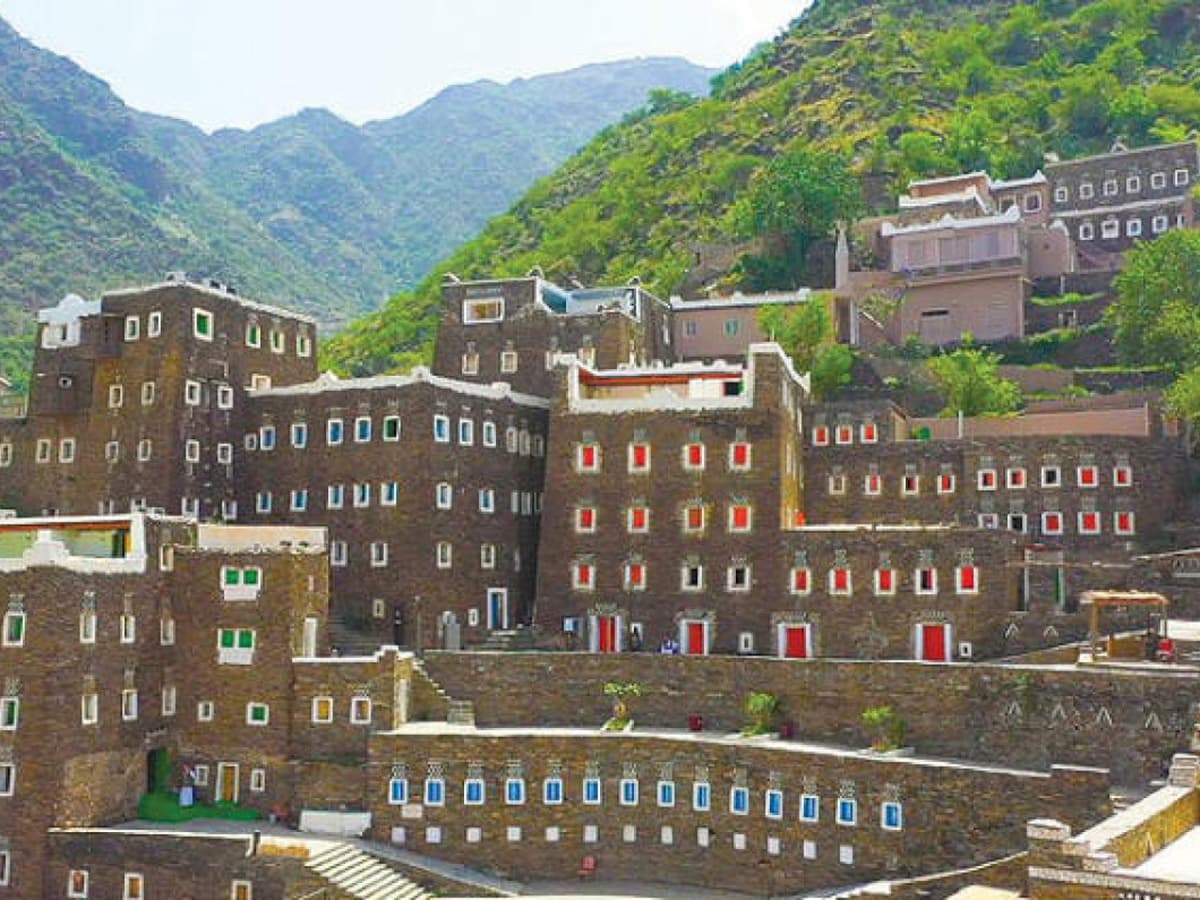 An exploratory tour in Asir, from Al-Soudah to the Honey Hut, then to Rijal Almaa.