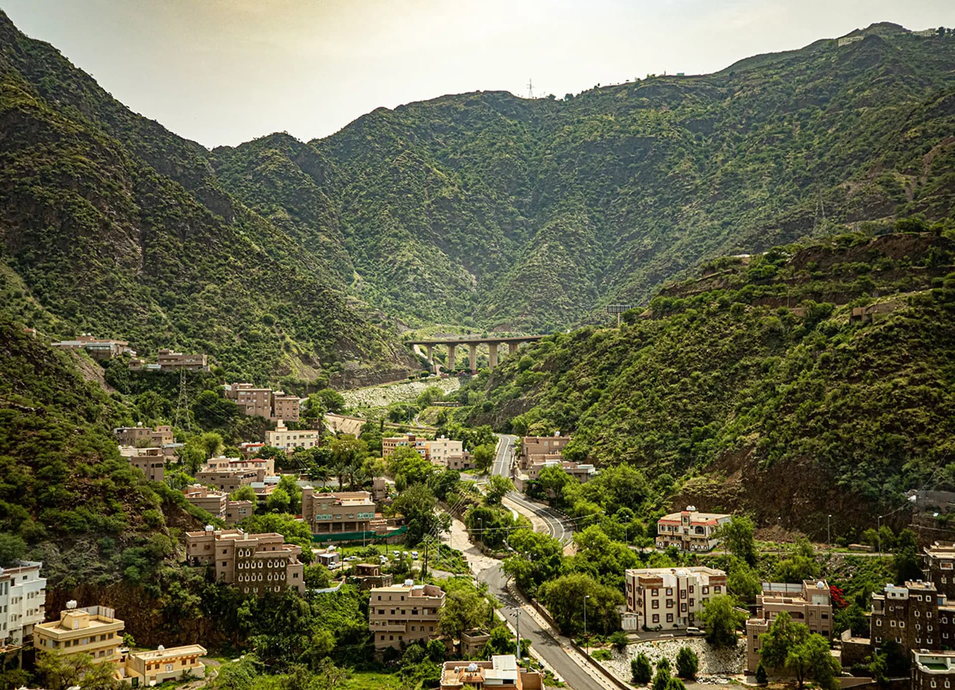 An exploratory tour in Asir, from Al-Soudah to the Honey Hut, then to Rijal Almaa.
