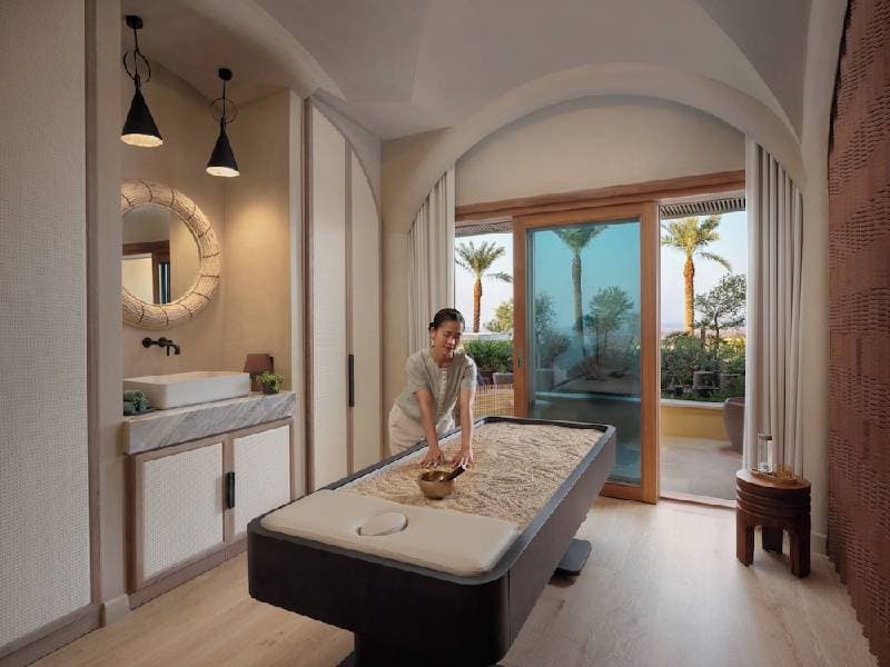 المدينة وأملج: باقة منتجع Six Senses