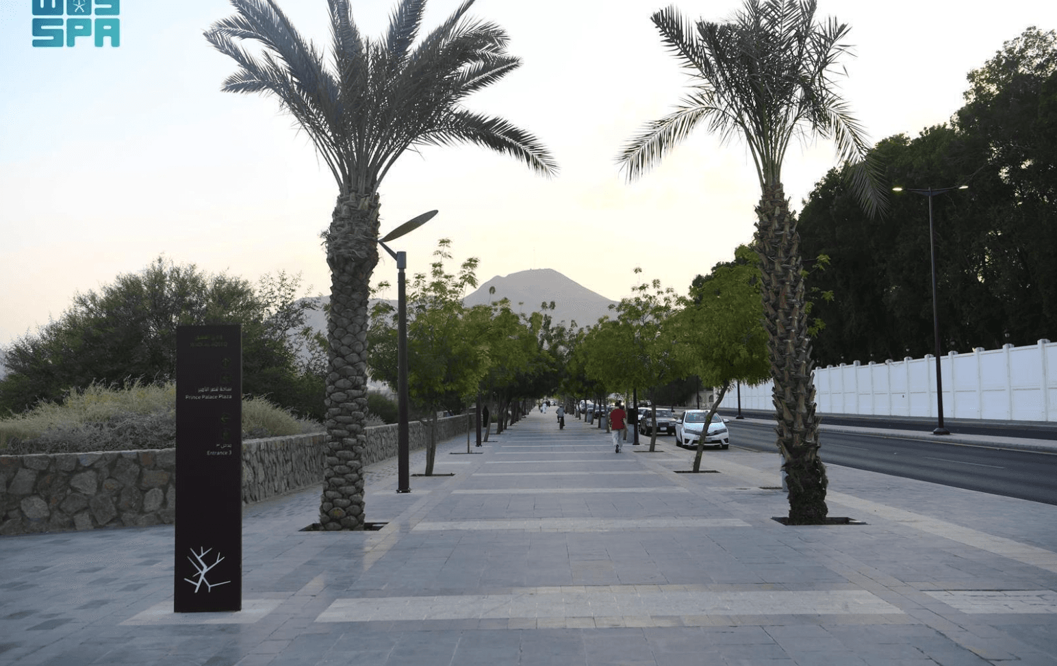 Between the banks of the valley and the houses of Al-Maghsila