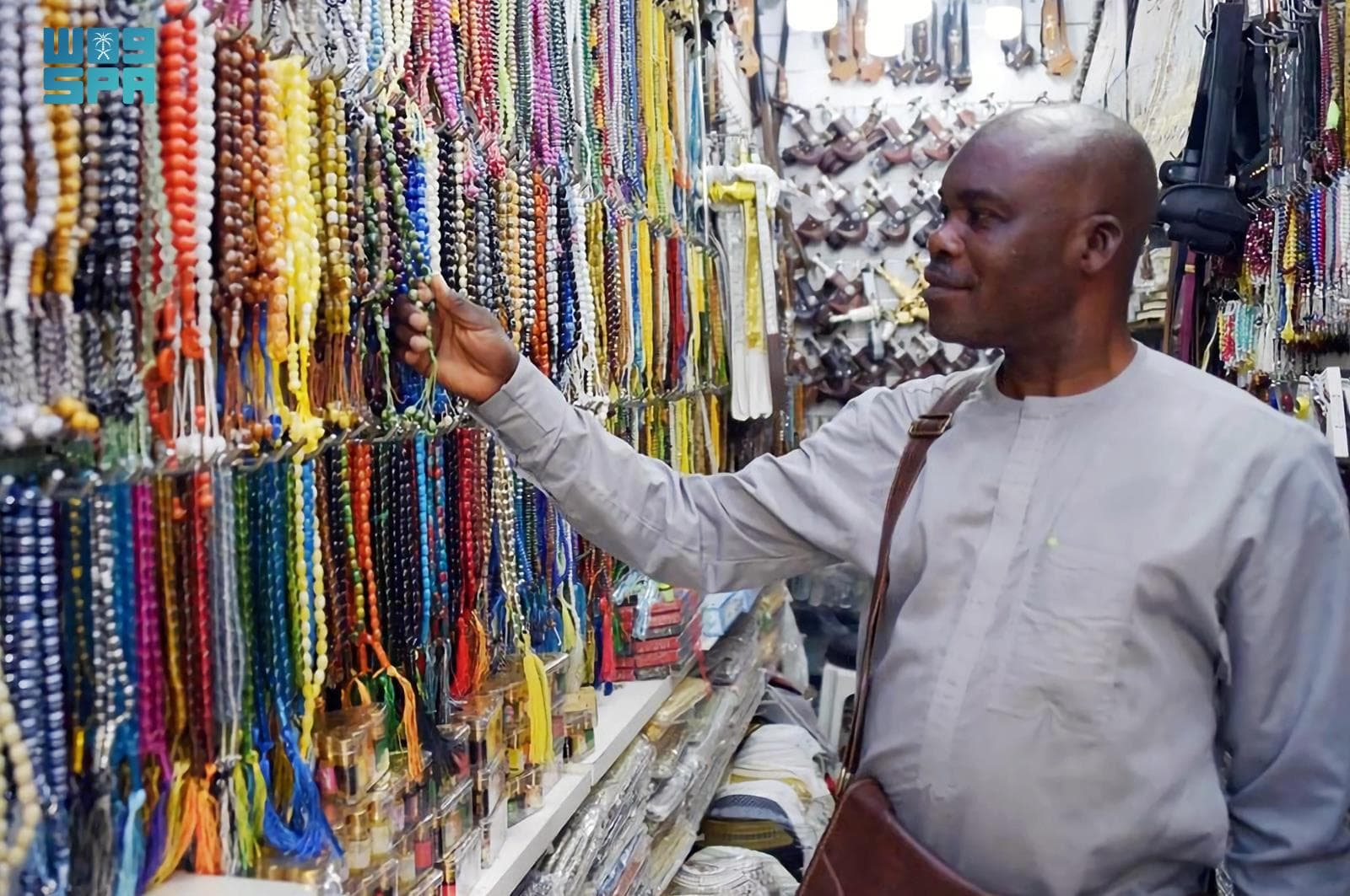 Shopping tour in Jeddah's old city (Al-Balad) at the wholesale market and visitors' gifts - for groups
