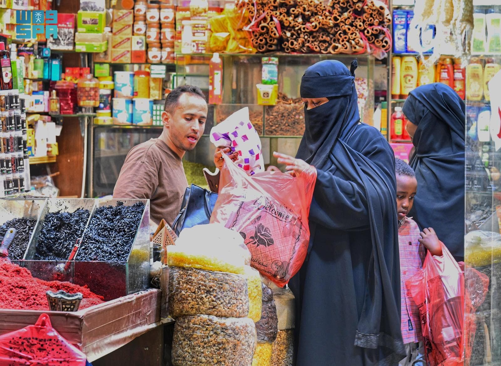 Shopping tour in Jeddah's old city (Al-Balad) at the wholesale market and visitors' gifts - for groups