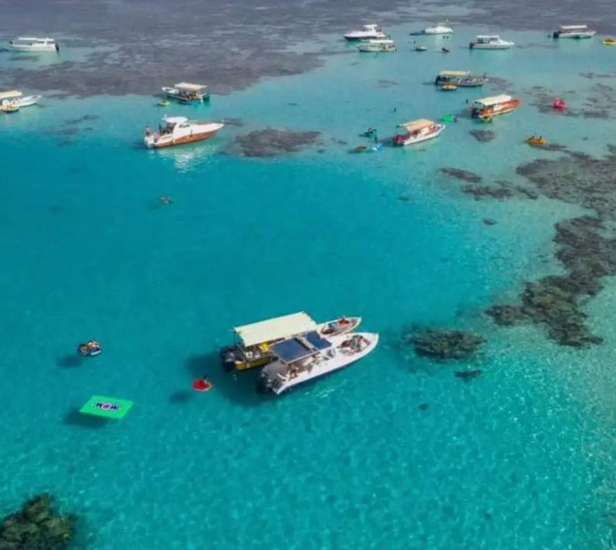 A sea trip from Jeddah to the Bayadah Island area for recreation and snorkeling