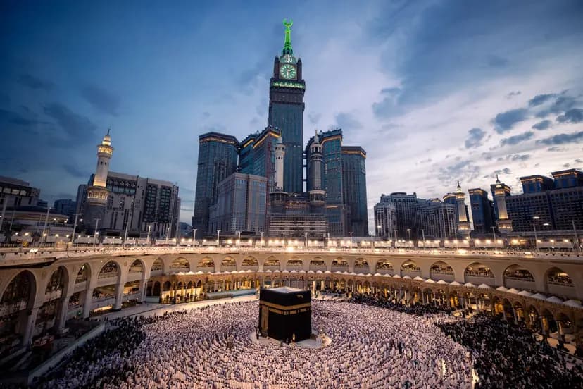 مكة والرياض: باقة 4 ليالٍ مع تذاكر سيكس فلاقز