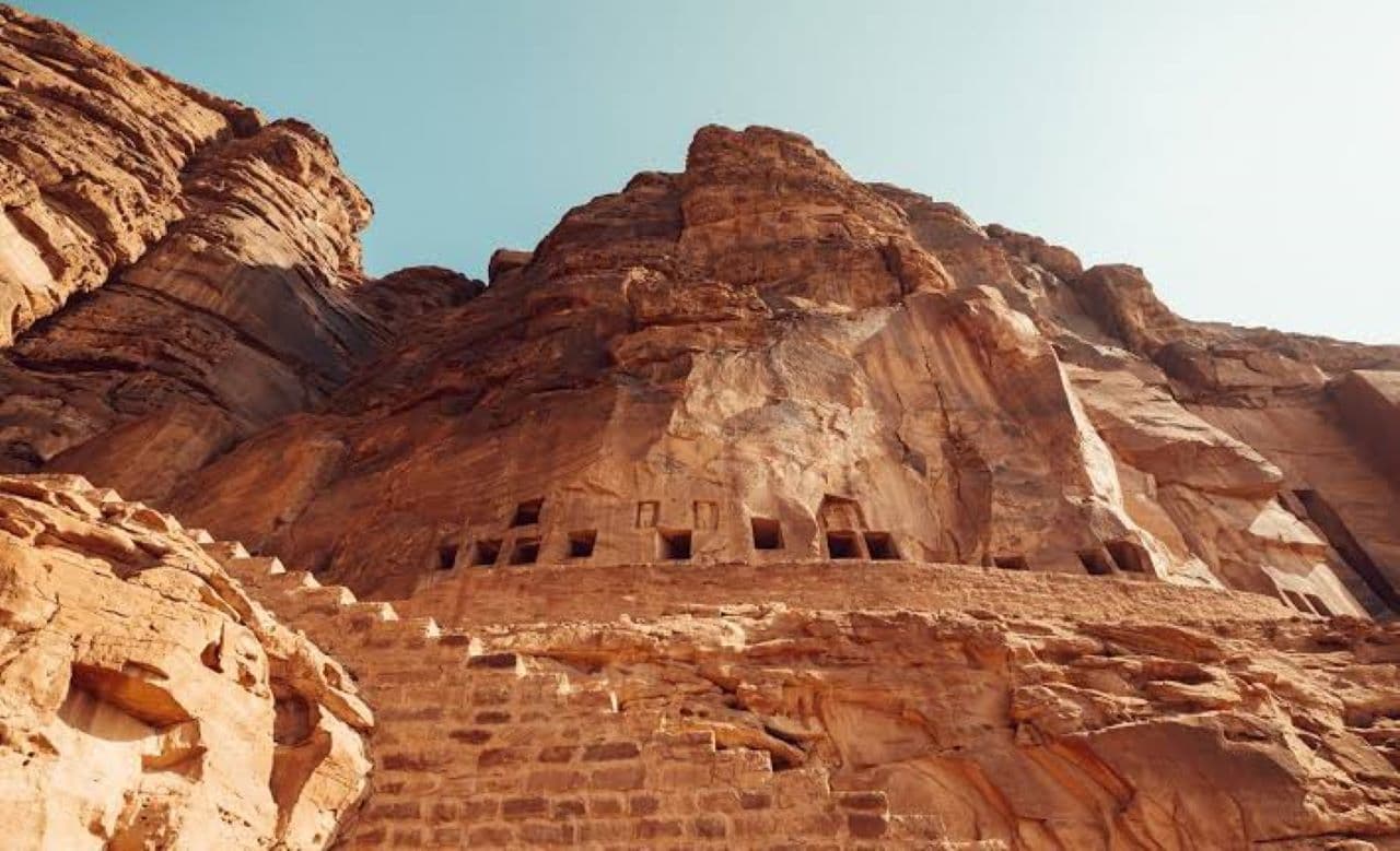 العُلا: جولة دادان وجبل عكمة