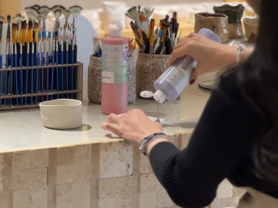 Hail: Indoor pottery workshops for women in Dakla