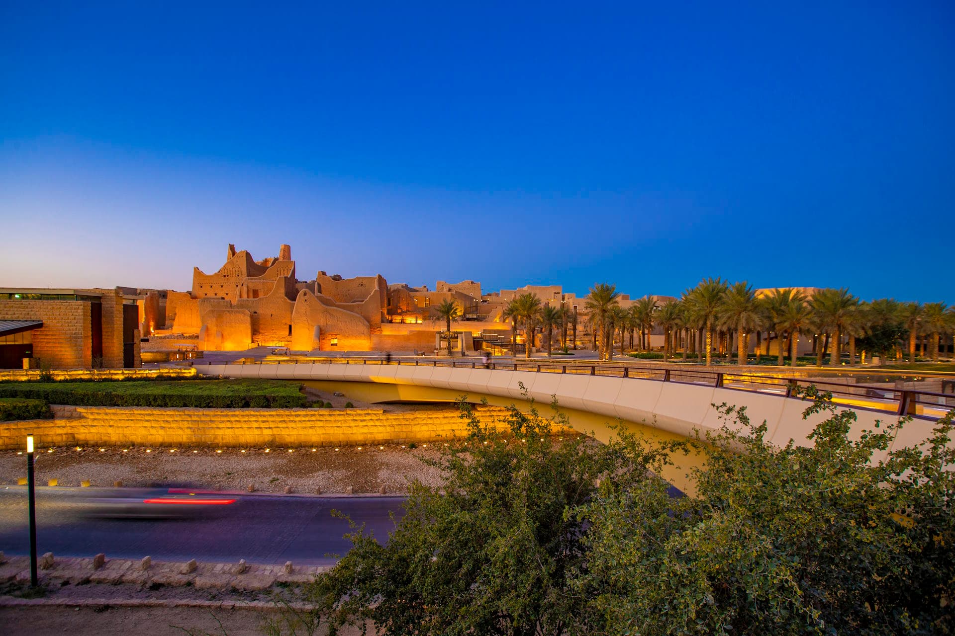 جوله في حي طريف و مطل البجيري شاملة تذاكر الدخول