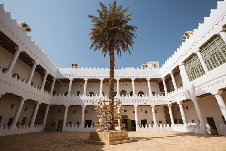 اكتشف الرياض التراثية من المتحف الوطني وقصر المربع الى سوق اشيقر